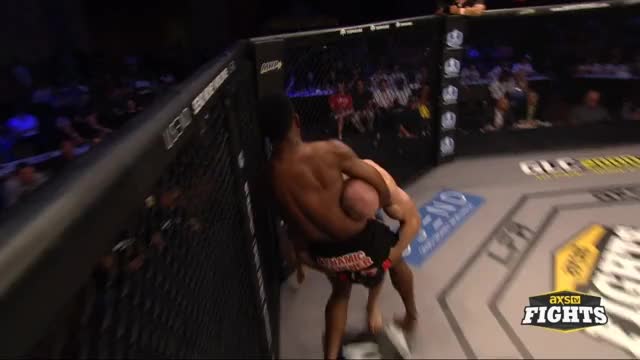 Julius Anglickas def. Erick Murray 2:29 in 3 round tap out RNC. #LFA42