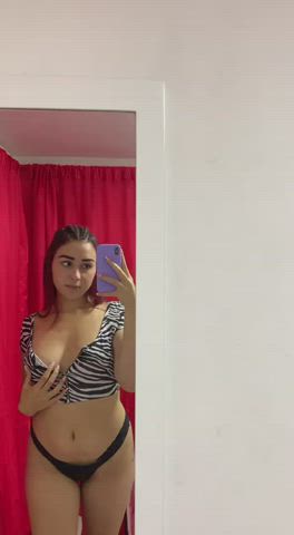 This skinny bitch wants to spend a passionate night of love