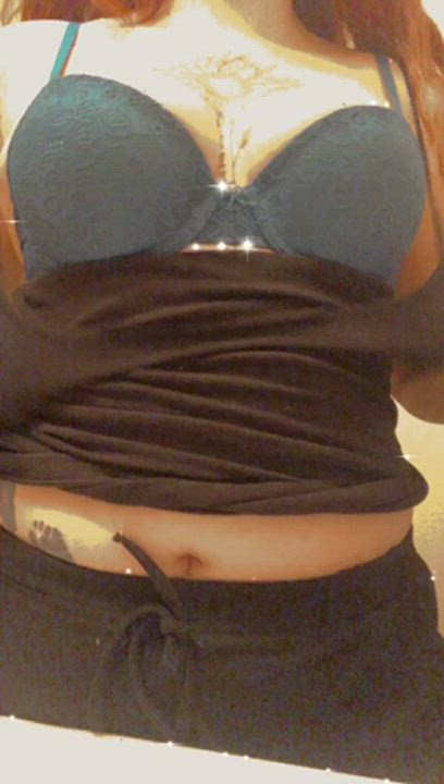 Peek a boo 😒👻🥵 come check out this hot mom