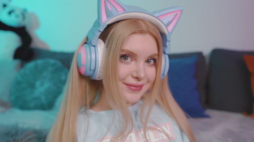 Slutty girl wanna play