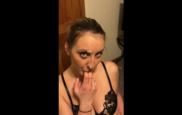 Brunette Cumslut Jessica (1)
