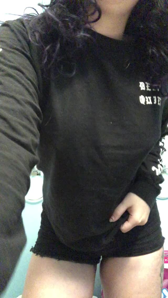 I’m enjoying this random heat wave ? [f]