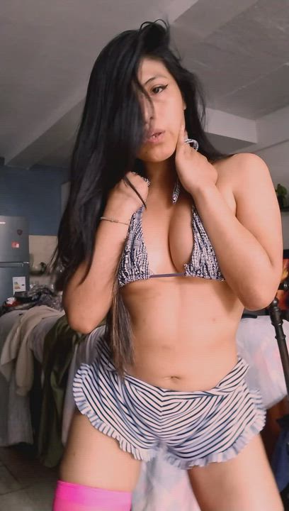 free trial on my onlyfans for all new subscribers 🥰 link below in the comments