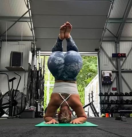 fitgirlfie - Sexy Flexibility 😳