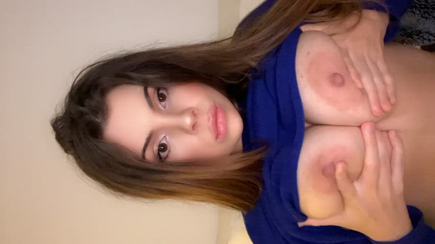 Any dads wanna lick some Asian titties? 😋🙈 I like older men 😉