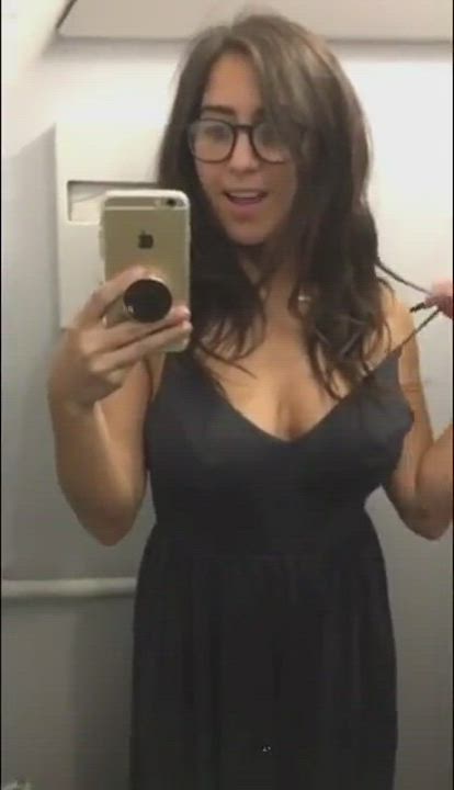 EXTREMELY HOT BABE STRIPPING HER CLOTHES AND RECORDING HERSELF NUDE [MUST WATCH]