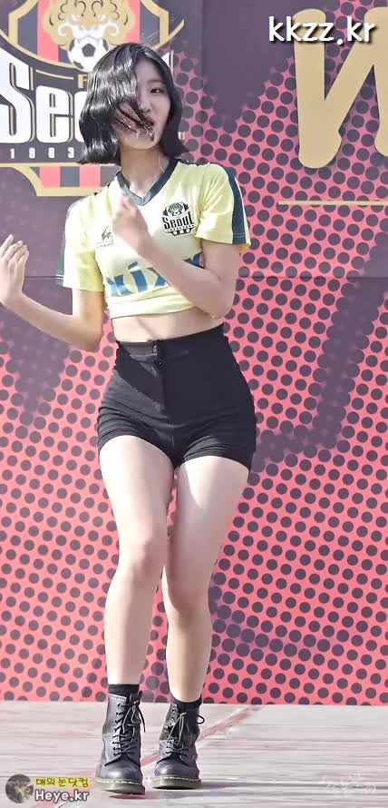 세러데이 주연 (SATURDAY JUYEON)