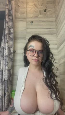 wanna feel hands in between underwear and those curves