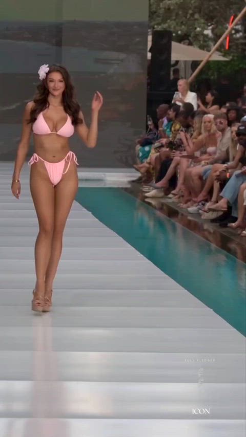 ass babe big tits model sexy swimsuit tits gif