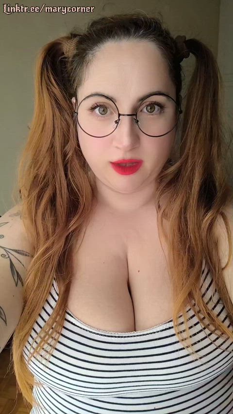 big tits cleavage cute funny glasses nerd pigtails sfw thick tiktok curvy-chicks